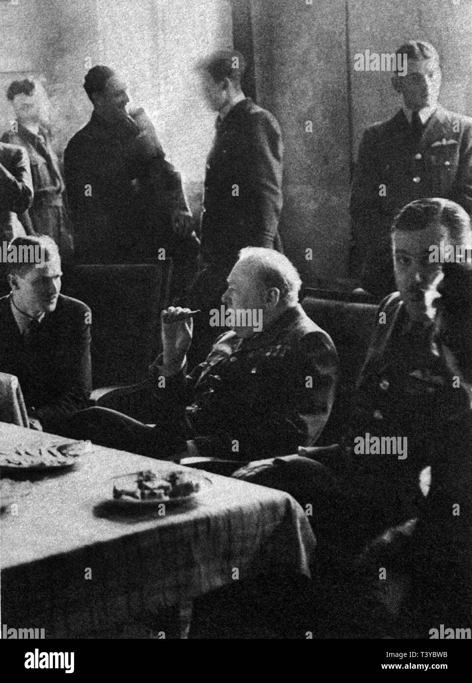 Winston Churchill having tea in a R.A.F. mess in September 1941 Stock Photo