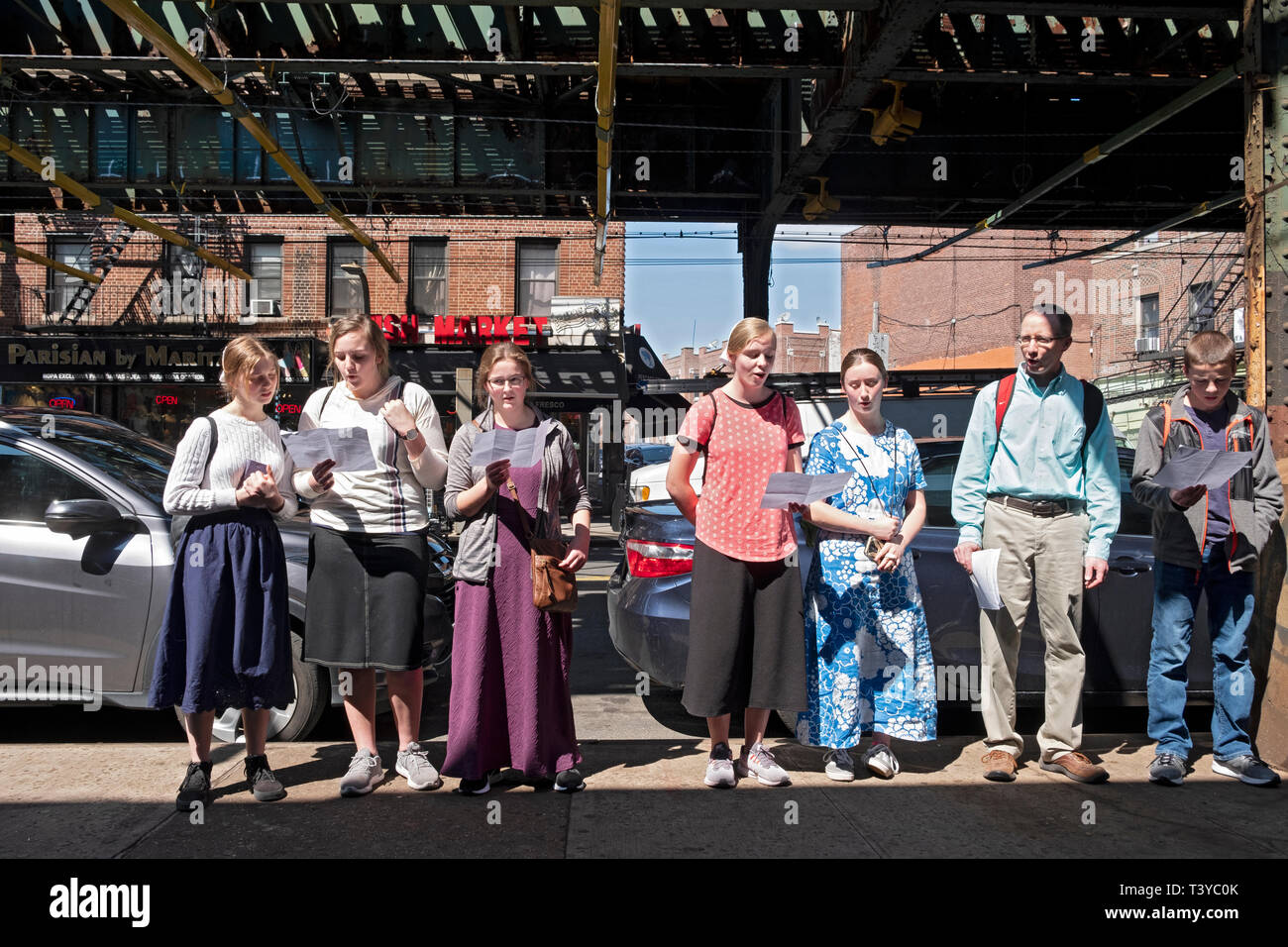 Teenage Mennonite missionaries from Pa. singing hymns in Spanish in Corona Queens trying to reach out to the overwhelmingly Spanish speaking residents Stock Photo