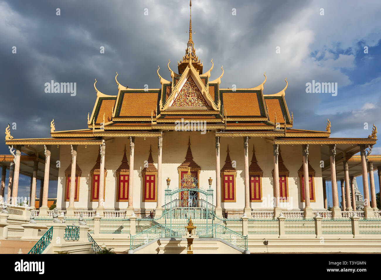 Wat preah keo morakot hi-res stock photography and images - Alamy