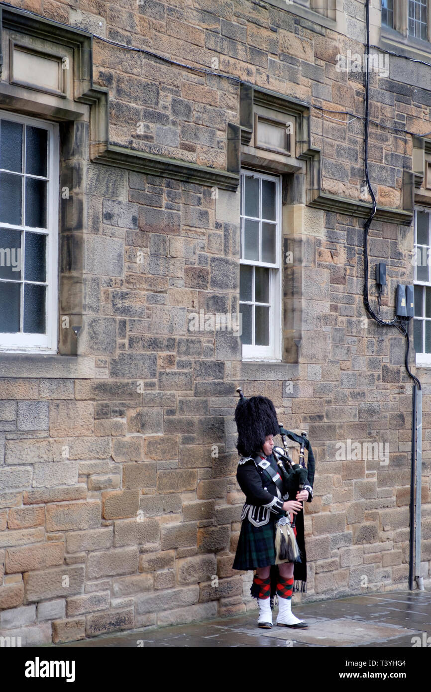 Scotland, Edinburgh, The Royal Mile. Bagpipe player (street performer