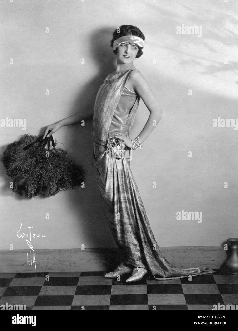 1920s flapper fashion hi-res stock photography and images - Page 3