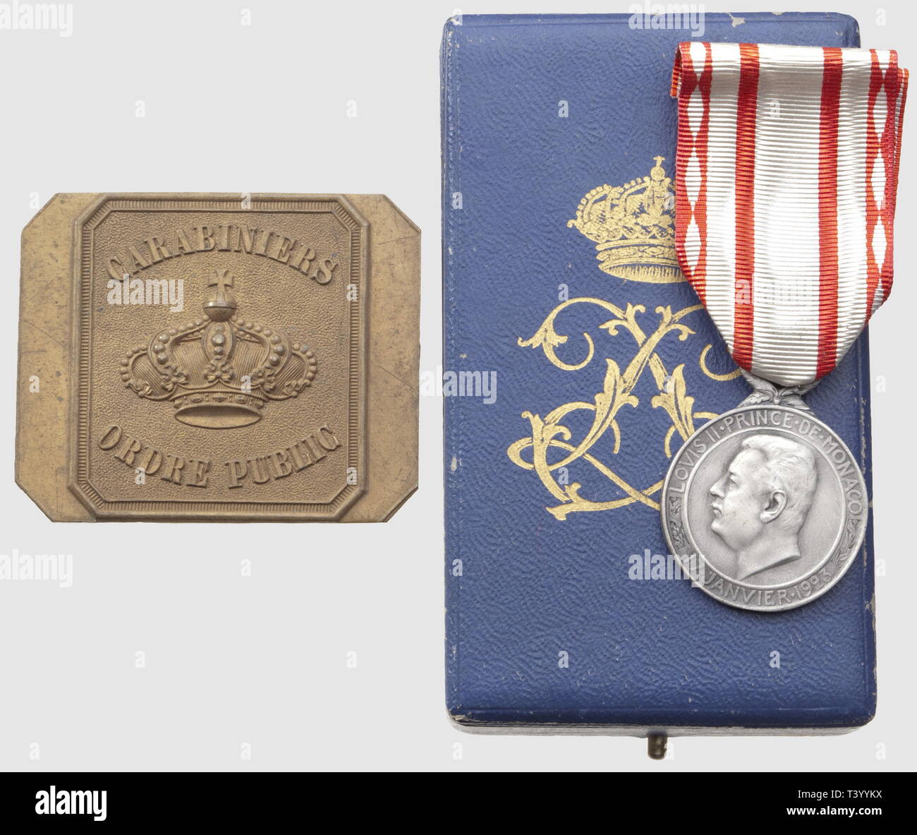 Médaille du Travail, Prince Louis II, dans son coffret. On joint une ébauche de plaque de ceinturon marquée "Carabiniers Ordre Public", Additional-Rights-Clearance-Info-Not-Available Stock Photo
