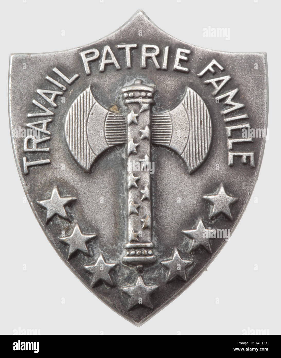 Deuxieme Guerre Mondiale Et France Occupee Insigne En Forme D Ecu Travail Patrie Famille Francisque Ornee