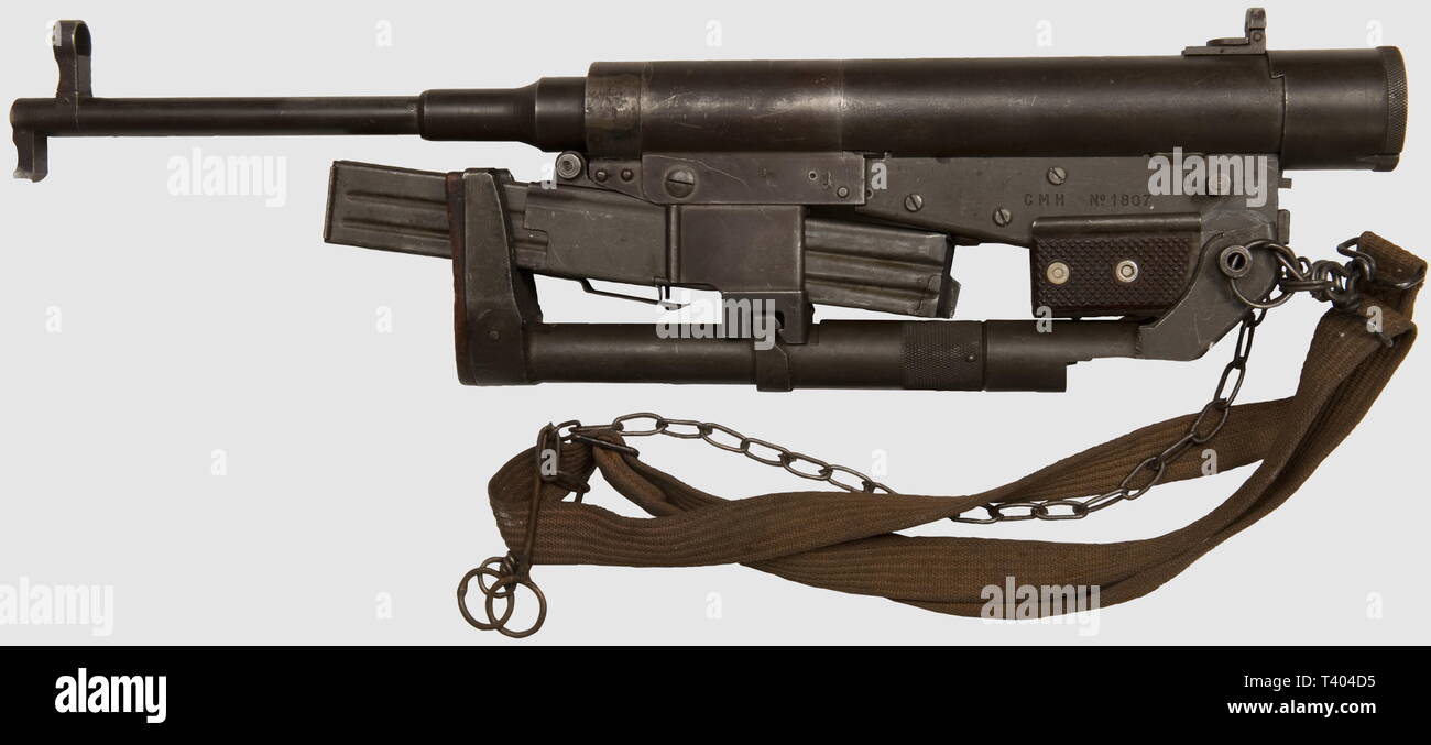 ARMES A FEU, PM Hotchkiss 017, calibre 9 x 19, no. d'ordre de fabr. 1807, arme intéressante, bien marquée du modèle, de conception originale et peu courante, en TBE, crosse et canon rétractables, à chargeur rabattable (son rare chargeur présent), finition phosphatée, petit numéro de série, avec sa bretelle. 'Carabine-mitrailleuse' développée en petite série par la firme Hotchkiss à la fin des années 1940, cette arme très compacte a été essayée par l'armée francaise sans être adoptée. Quelques armes de ce type ont été utilisées en Extrême-Orient, notamment par la Garde Laoti, Editorial-Use-Only Stock Photo