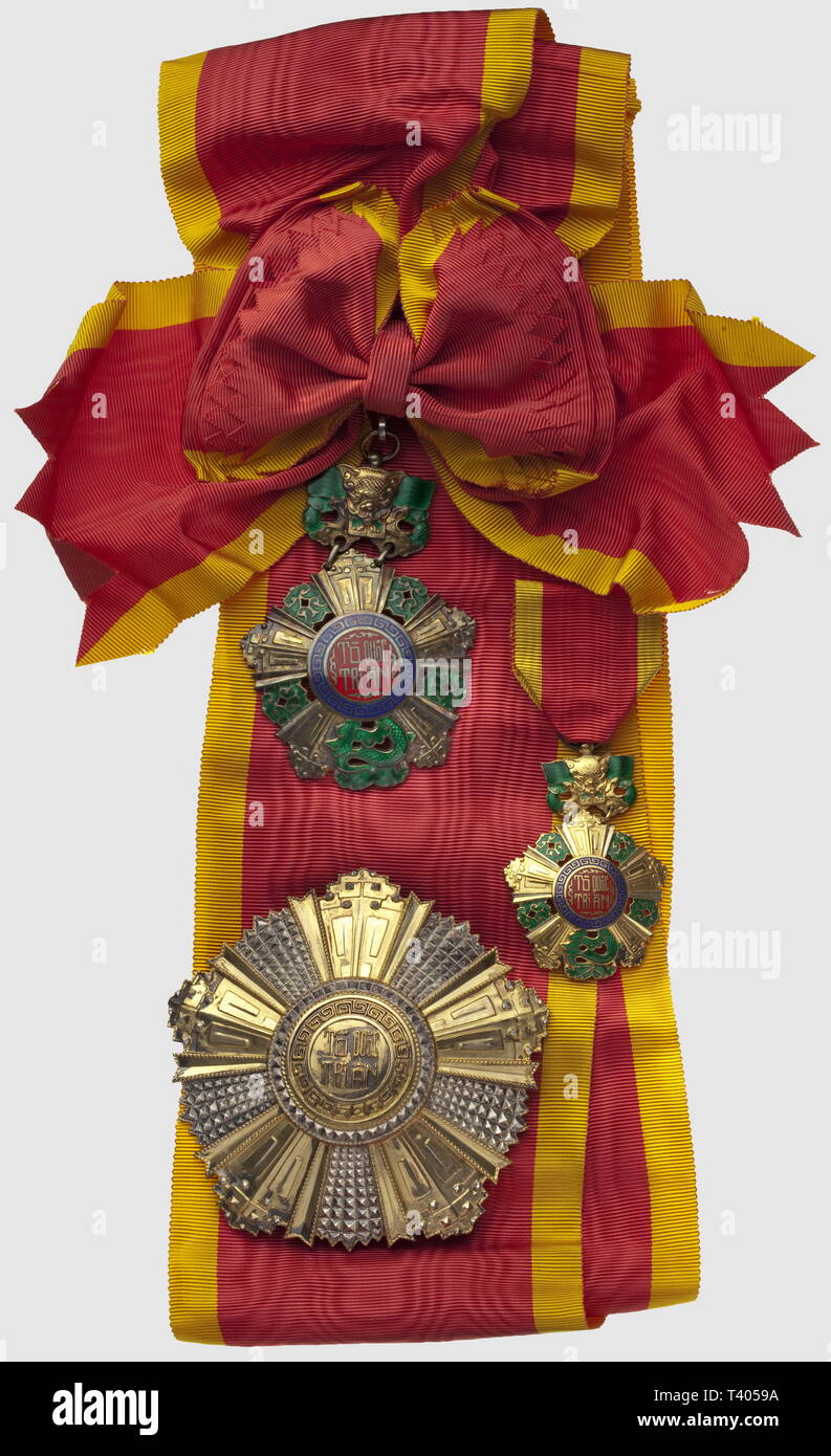 Ordre National, ensemble de grand croix, plaque (95 mm), bijou en vermeil,  poincon "JB 900" (58