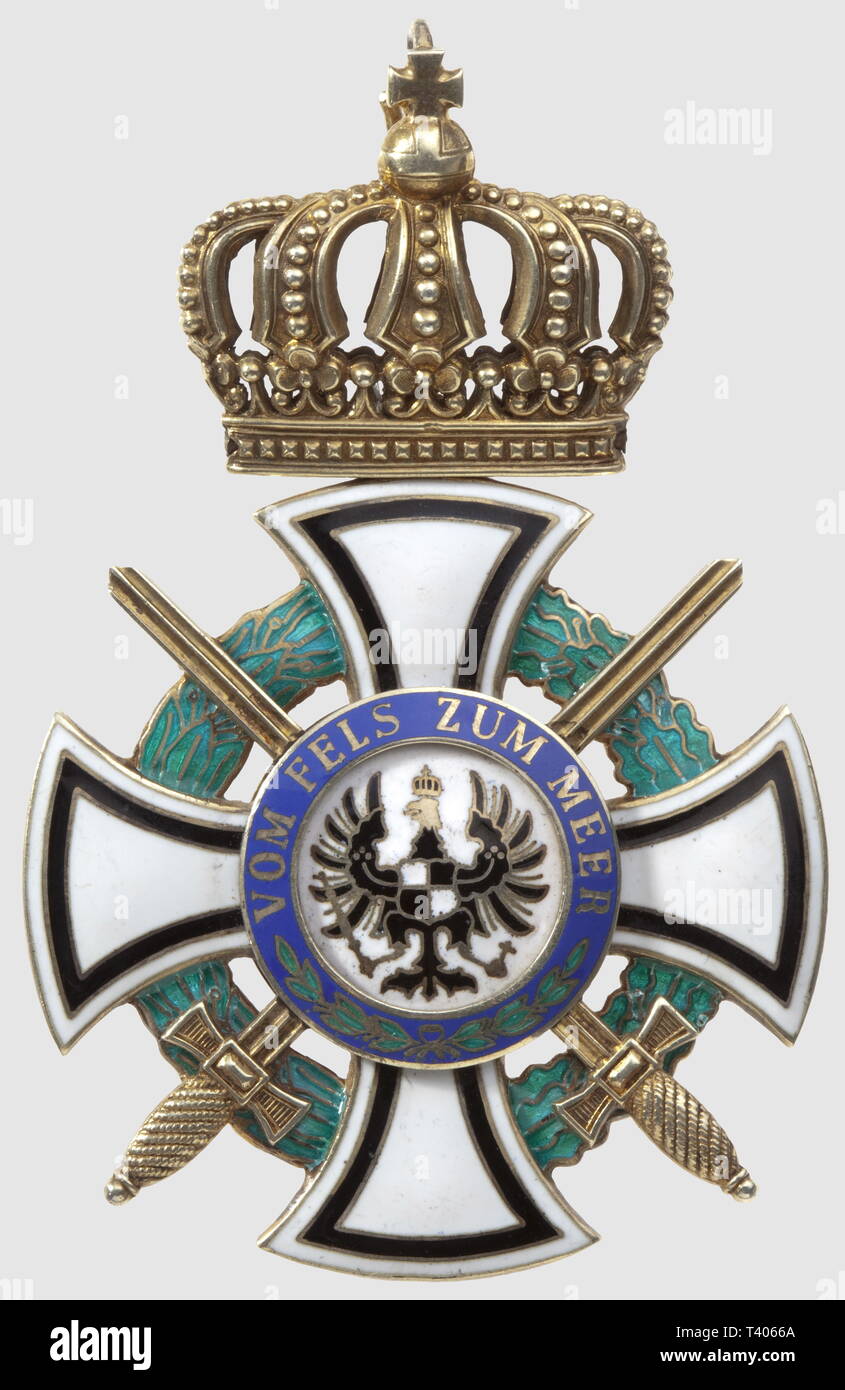 Ordre Royal d'Hohenzollern, commandeur, avec épées, en vermeil, poincon '938', 78 x 50mm, manque le ruban, fabr. postérieure, Additional-Rights-Clearance-Info-Not-Available Stock Photo