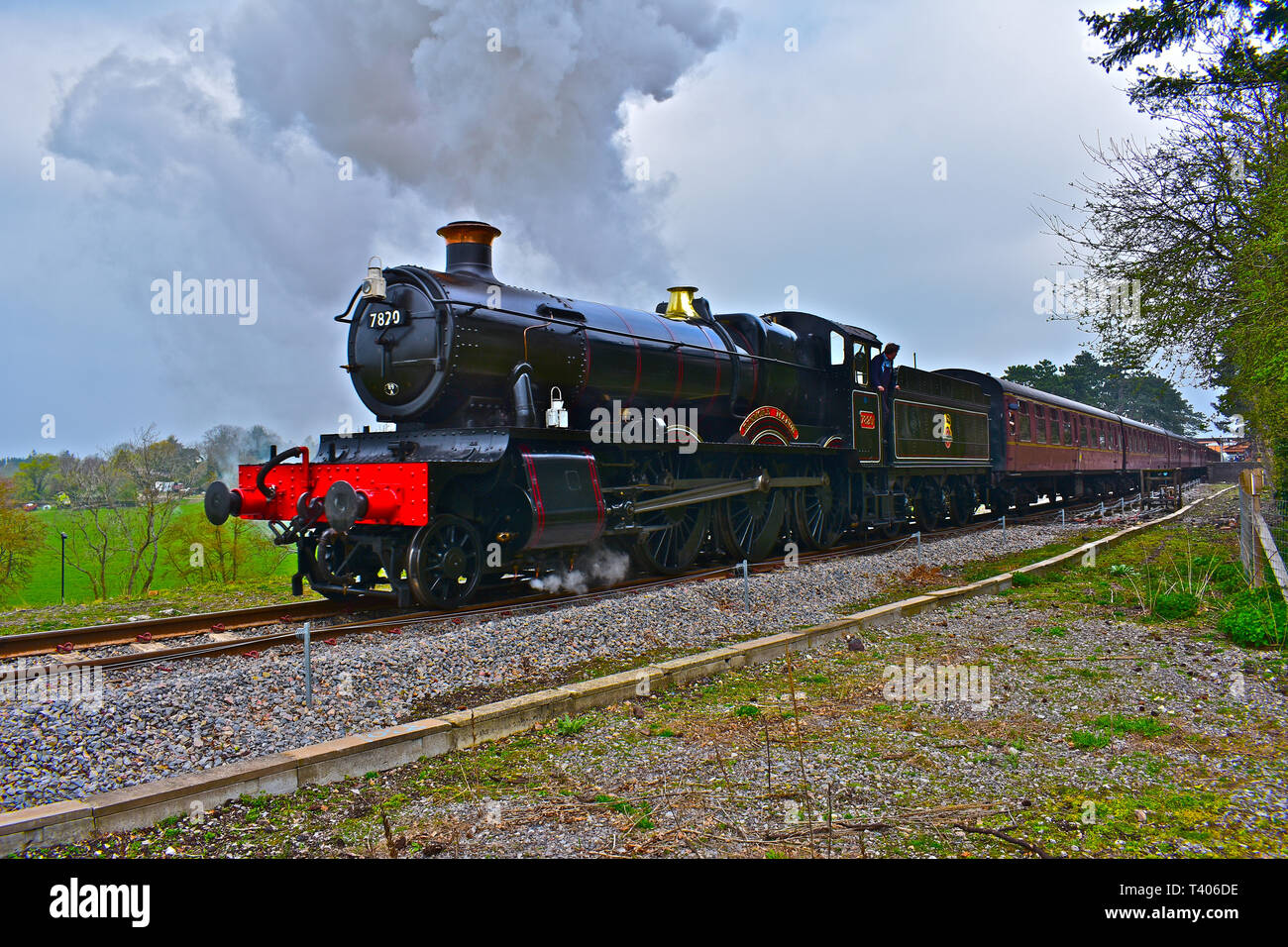 Engine No. 7820 (Dinmore Manor) steams away from Broadway station for ...