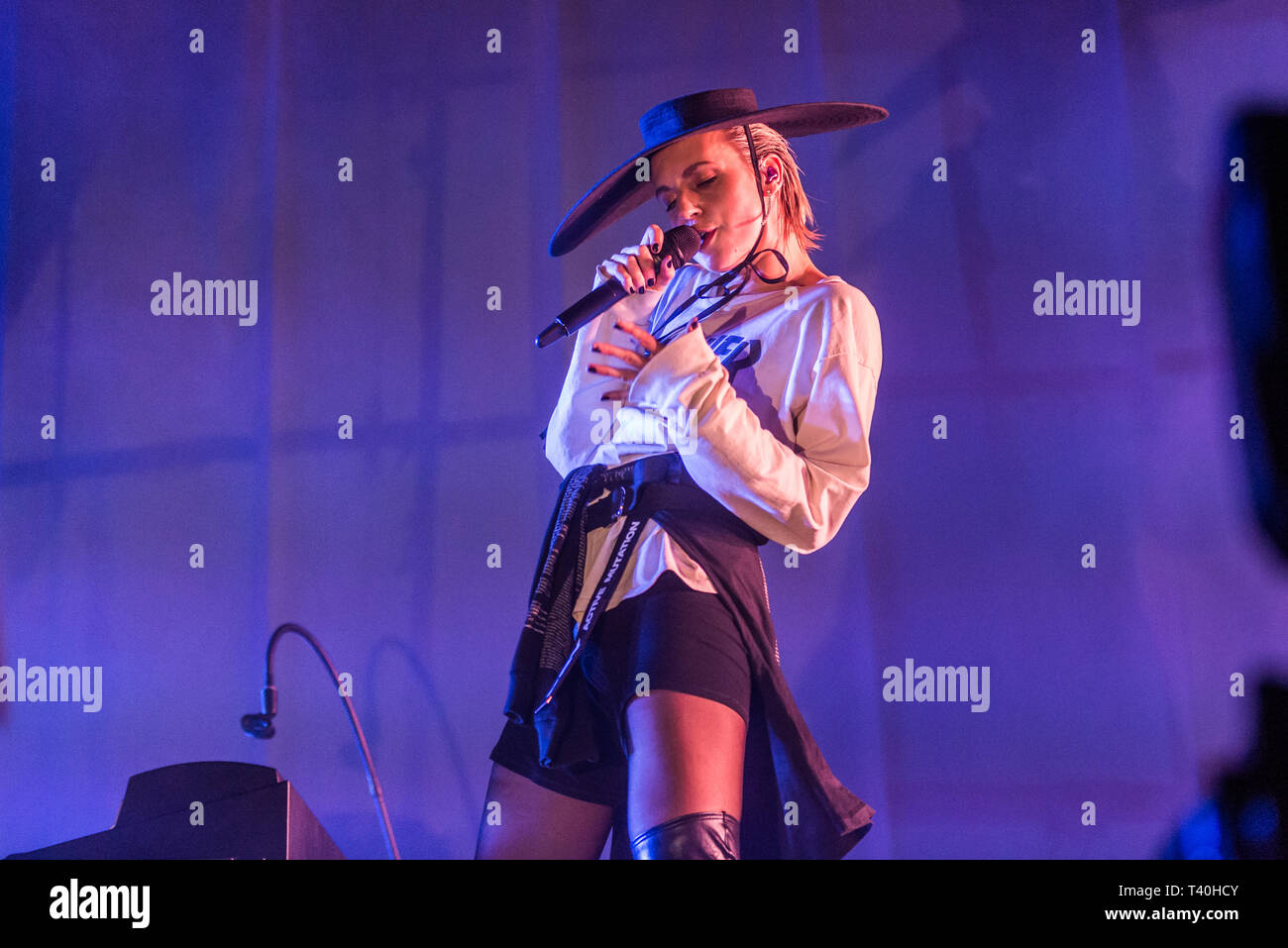 Denmark, Copenhagen - December 1, 2018. The Danish singer, songwriter and musician MØ performs a live concert during at Royal Arena in Copanhagen. (Photo credit: Gonzales Photo - Bo Kallberg Stock Photo Alamy