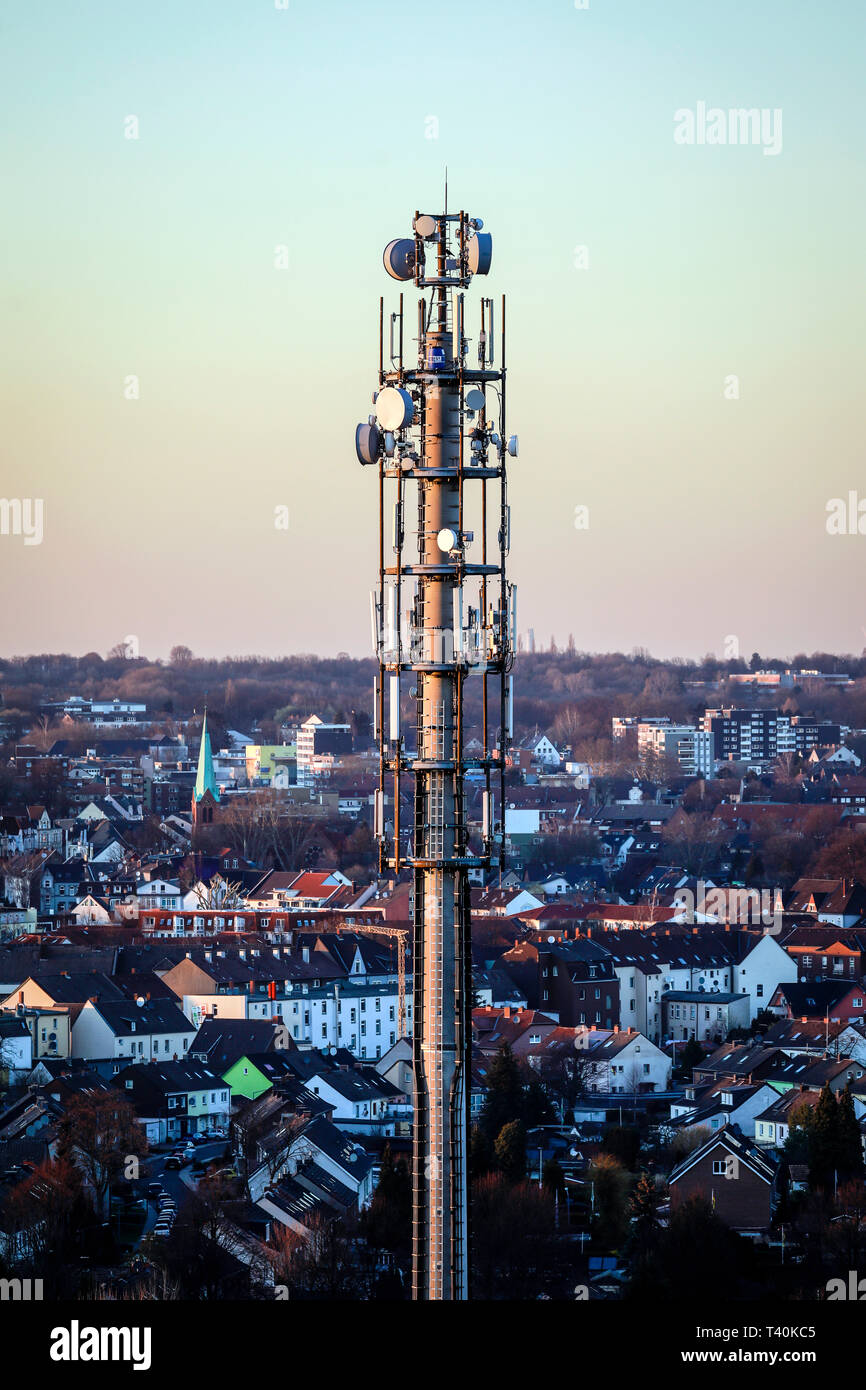 Herten, Ruhr area, North Rhine-Westphalia, Germany - Mobile phone mast in the urban residential area.  Herten, Ruhrgebiet, Nordrhein-Westfalen, Deutsc Stock Photo