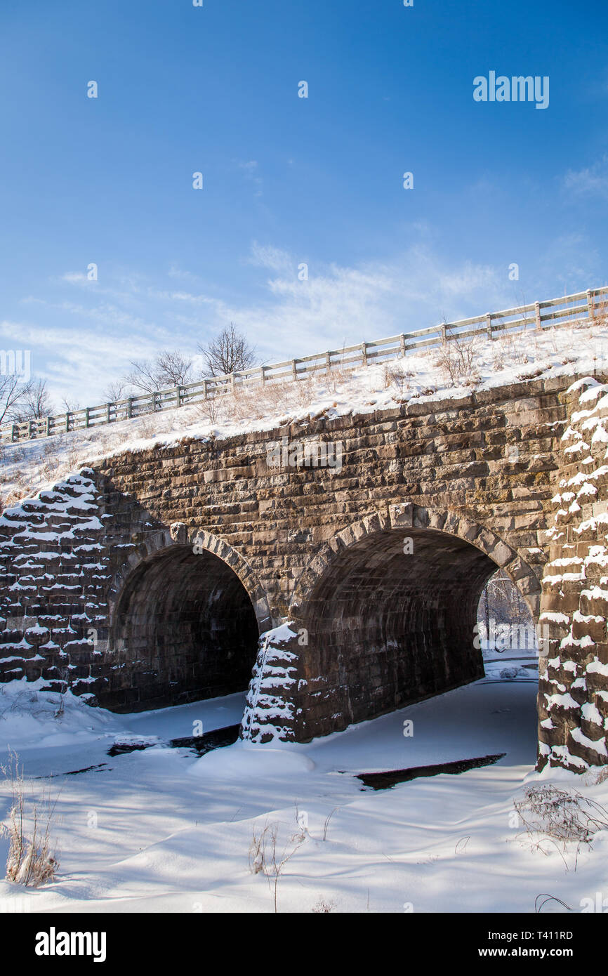 Old stone bridge over creek hi-res stock photography and images - Alamy