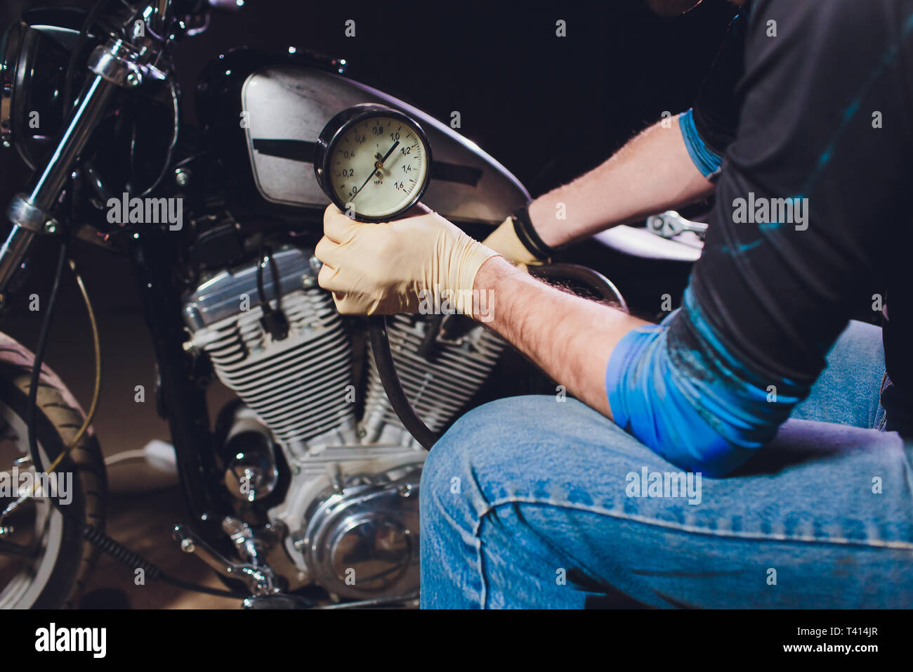 Mechanic repairing scooter hi-res stock photography and images - Alamy
