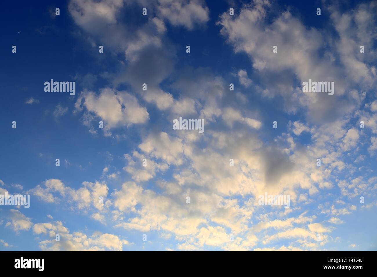 Beautiful fluffy white cumulus and cirrus clouds on a deep blue sky ...