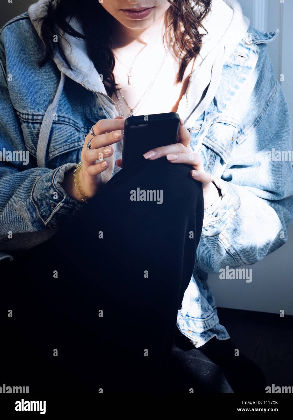 Mobile phone children using hi-res stock photography and images - Alamy