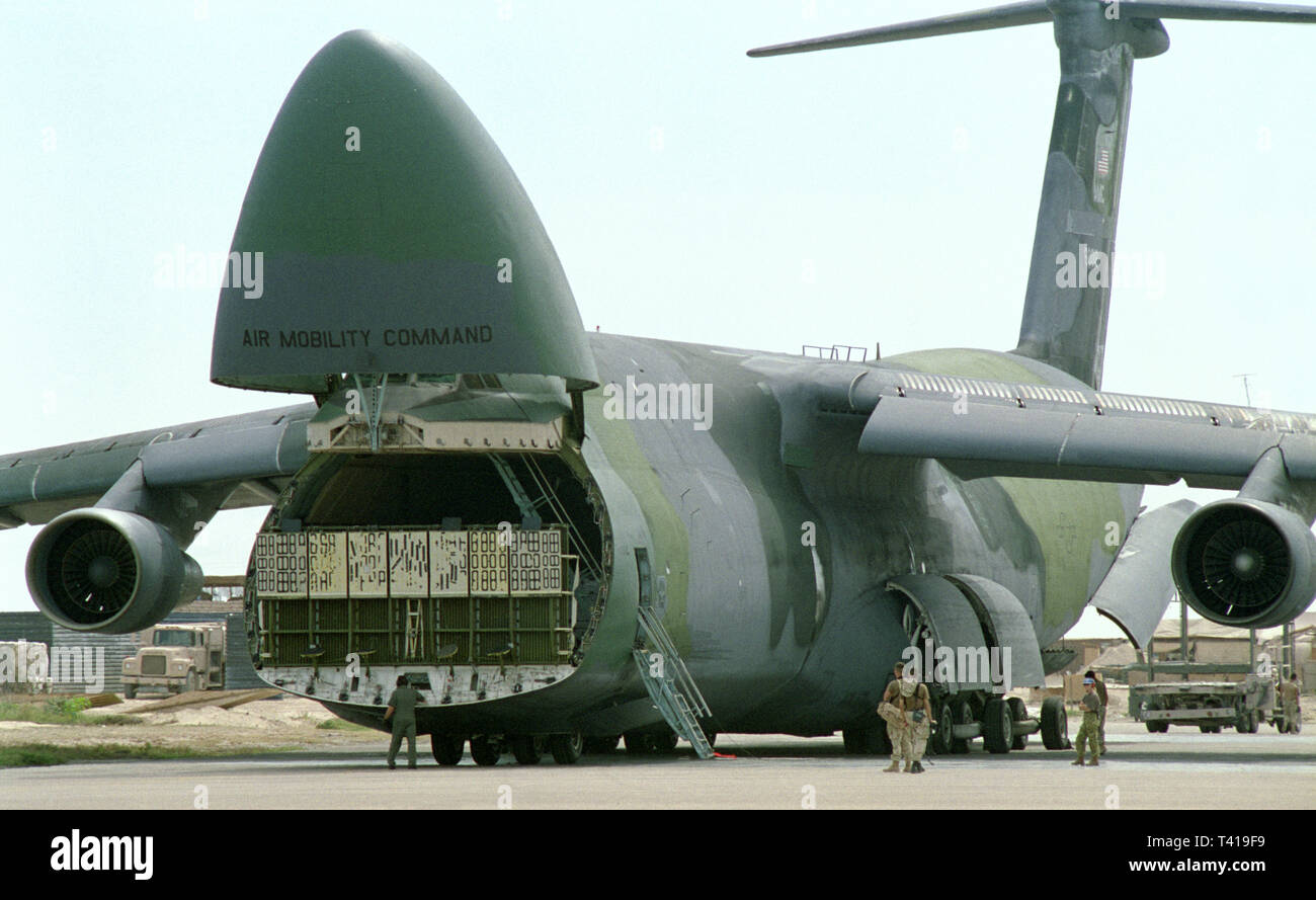 30th October 1993 A USAF Lockheed C-5 Galaxy military transport jet of Air Mobility Command parked at Mogadishu Airport, Somalia. Stock Photo