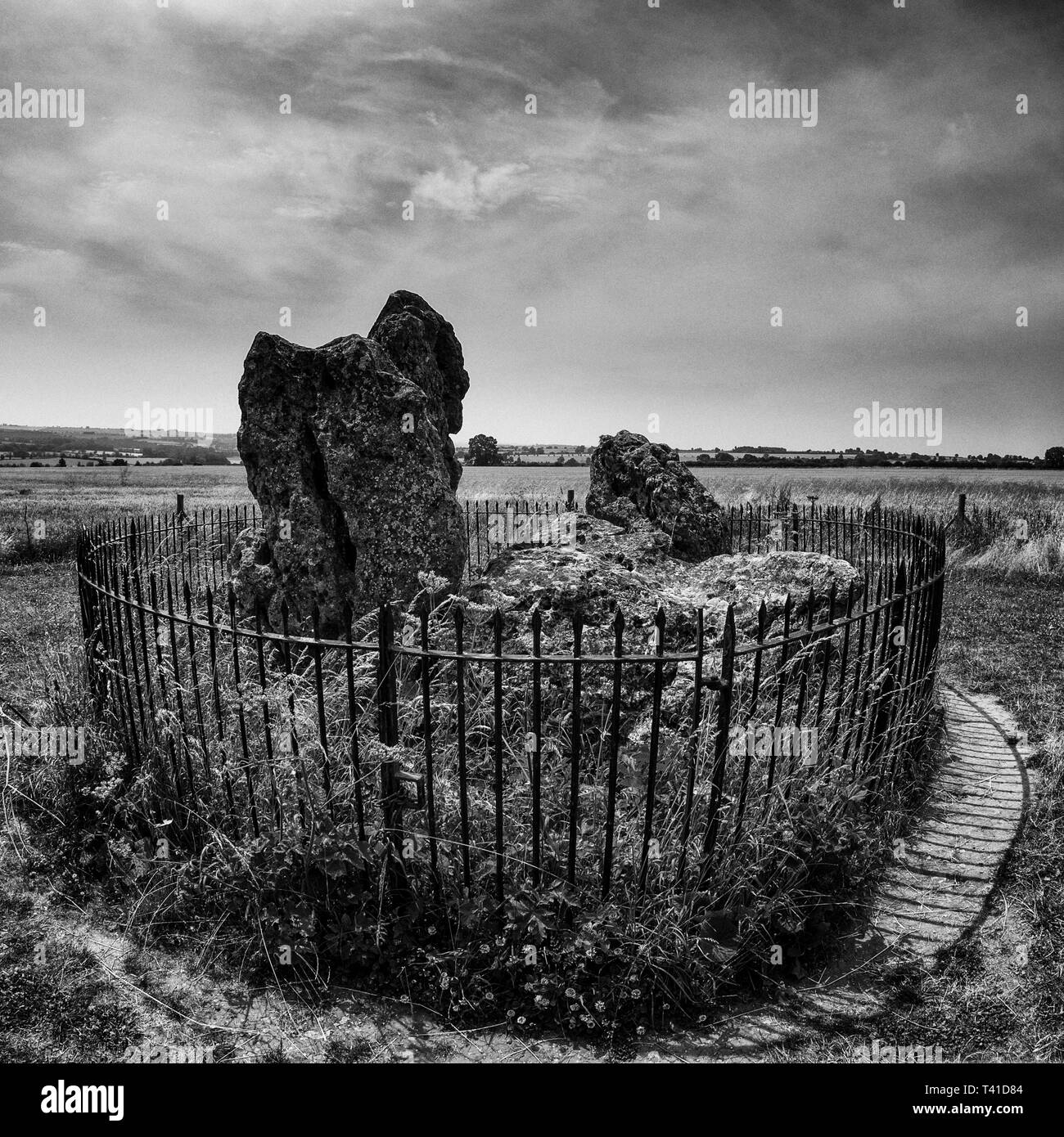 England, Oxfordshire, Rollright Stones. The Whispering Knights dolmen is a 5000 year old burial chamber, believed to be part of a Neolithic long barro Stock Photo
