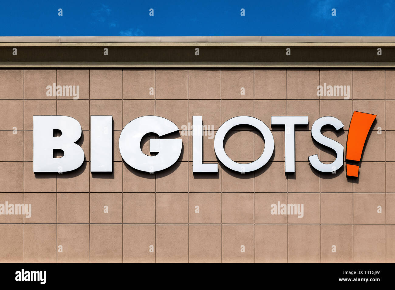 Exterior of a Big Lots ! retail store location. Stock Photo