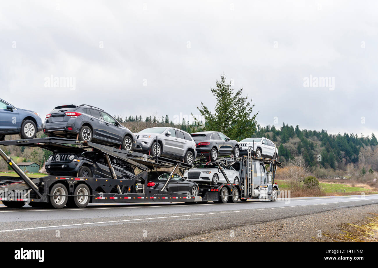 Powerful professional Big rig long haul car hauler semi truck ...