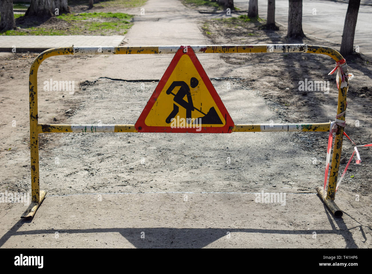 Work repair sign hi-res stock photography and images - Alamy