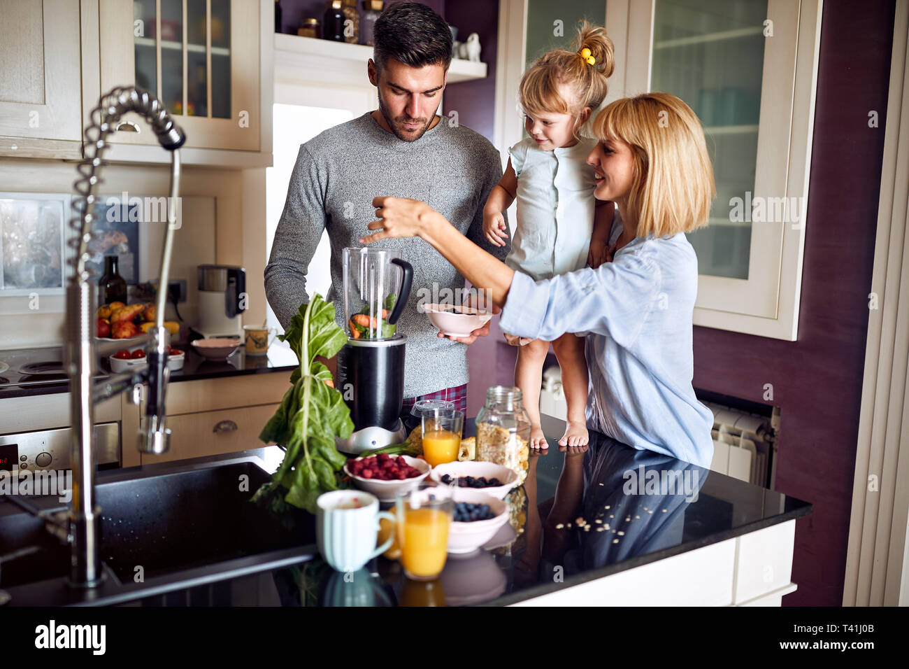 Family healthy meal hi-res stock photography and images - Alamy