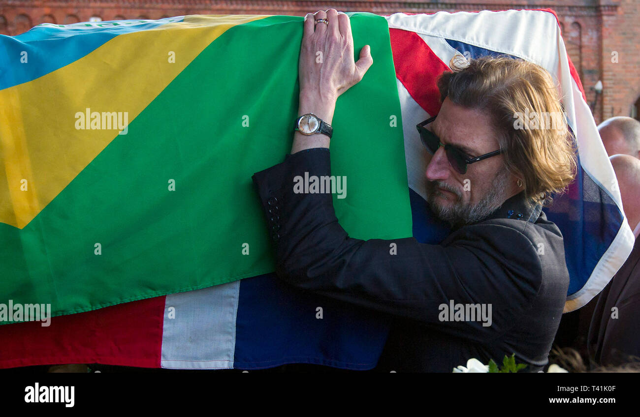 'Great Train Robber' Ronnie Biggs coffin carried by Nick Reynolds son of train robber Bruce Reynolds at Golders Green Crematorium in London Jan 3 2013 Stock Photo