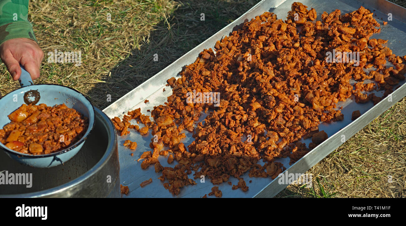M T Rind Crispy pork rind hi-res stock photography and images - Alamy