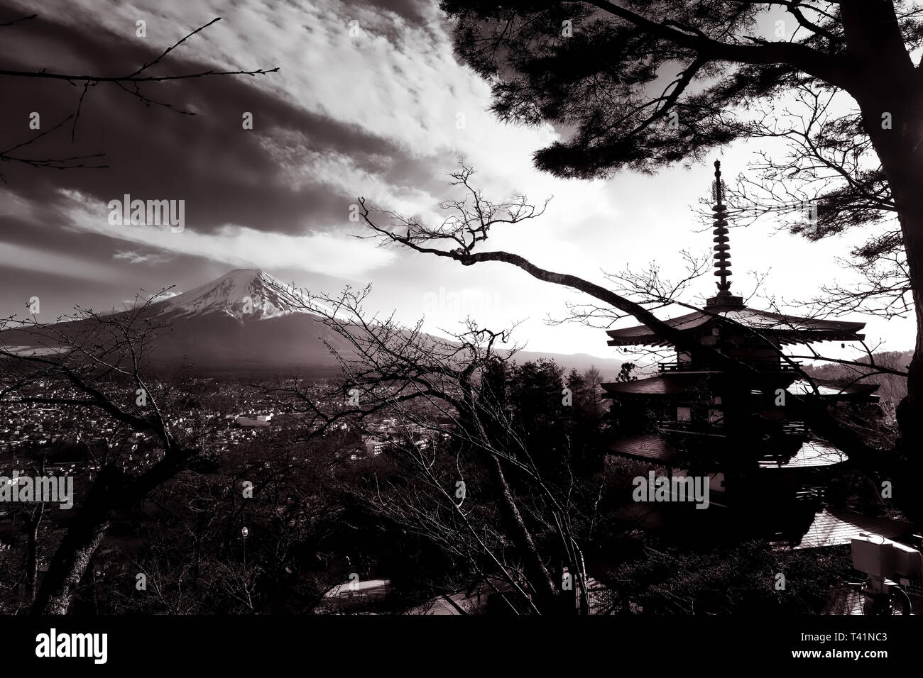 The Chureito Pagoda and Mount Fuji near Fujiyoshida, Japan. Stock Photo