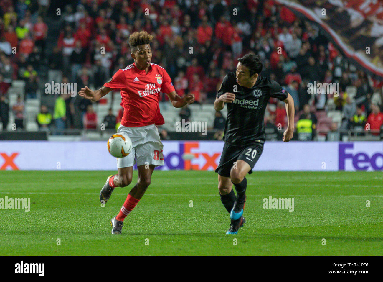 April 11, 2019. Lisbon, Portugal. Benfica's midfielder from Portugal Gedson Fernandes (83) and Eintracht Frankfurt's defender from Japan Makoto Hasebe (20) in action during the game of the UEFA Europa League, Quarter Finals, SL Benfica vs Eintracht Frankfurt © Alexandre de Sousa/Alamy Live News Stock Photo