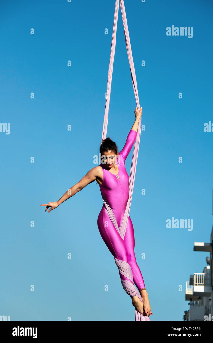 Rope dancer hires stock photography and images Alamy
