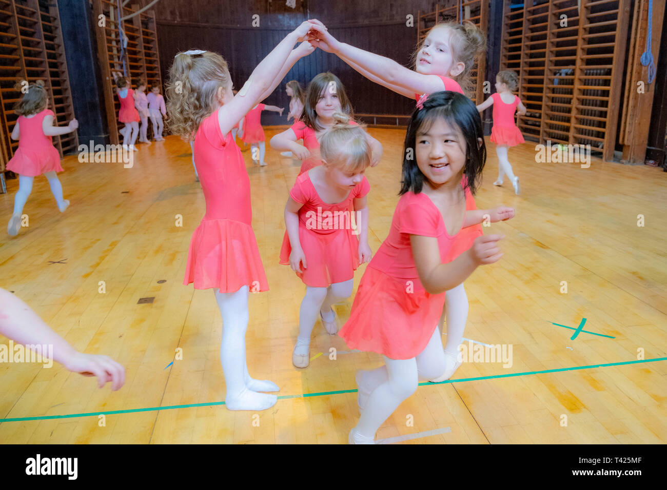 Young girls in dance class Stock Photo Alamy