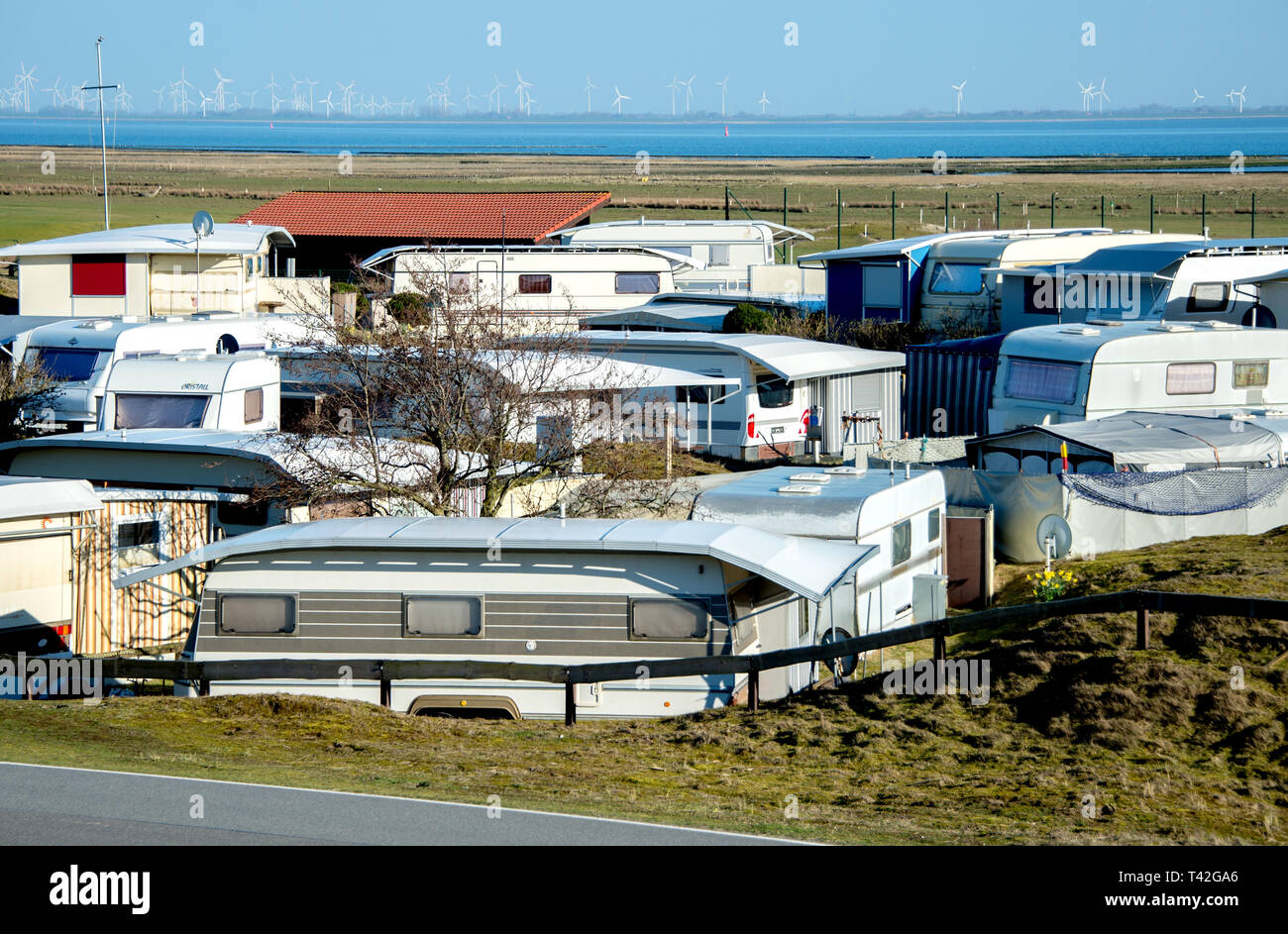 29 March 2019, Lower Saxony, Norderney: Caravans are standing on the camping site 'Um Ost' with a view of the Wadden Sea in Lower Saxony. Many campsite providers may still rave about the past season today. They now hope that visitors will remember the long warm summer and book again. Photo: Hauke-Christian Dittrich/dpa Stock Photo
