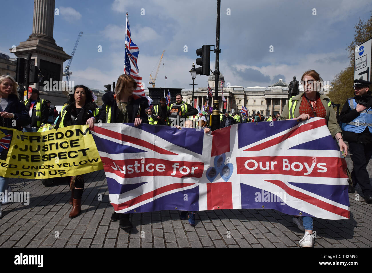 Trafalgar Square, London, UK. 13th April 2019. The UK Yellow Vests staging a demonstraion against a number of issues, including being pro Brexit. Credit: Matthew Chattle/Alamy Live News Stock Photo