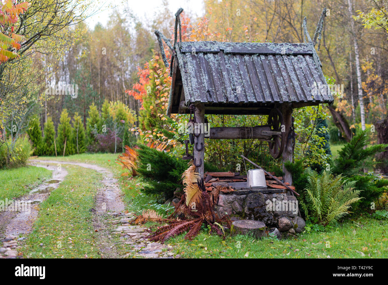 Antique Well House High Resolution Stock Photography and Images Alamy