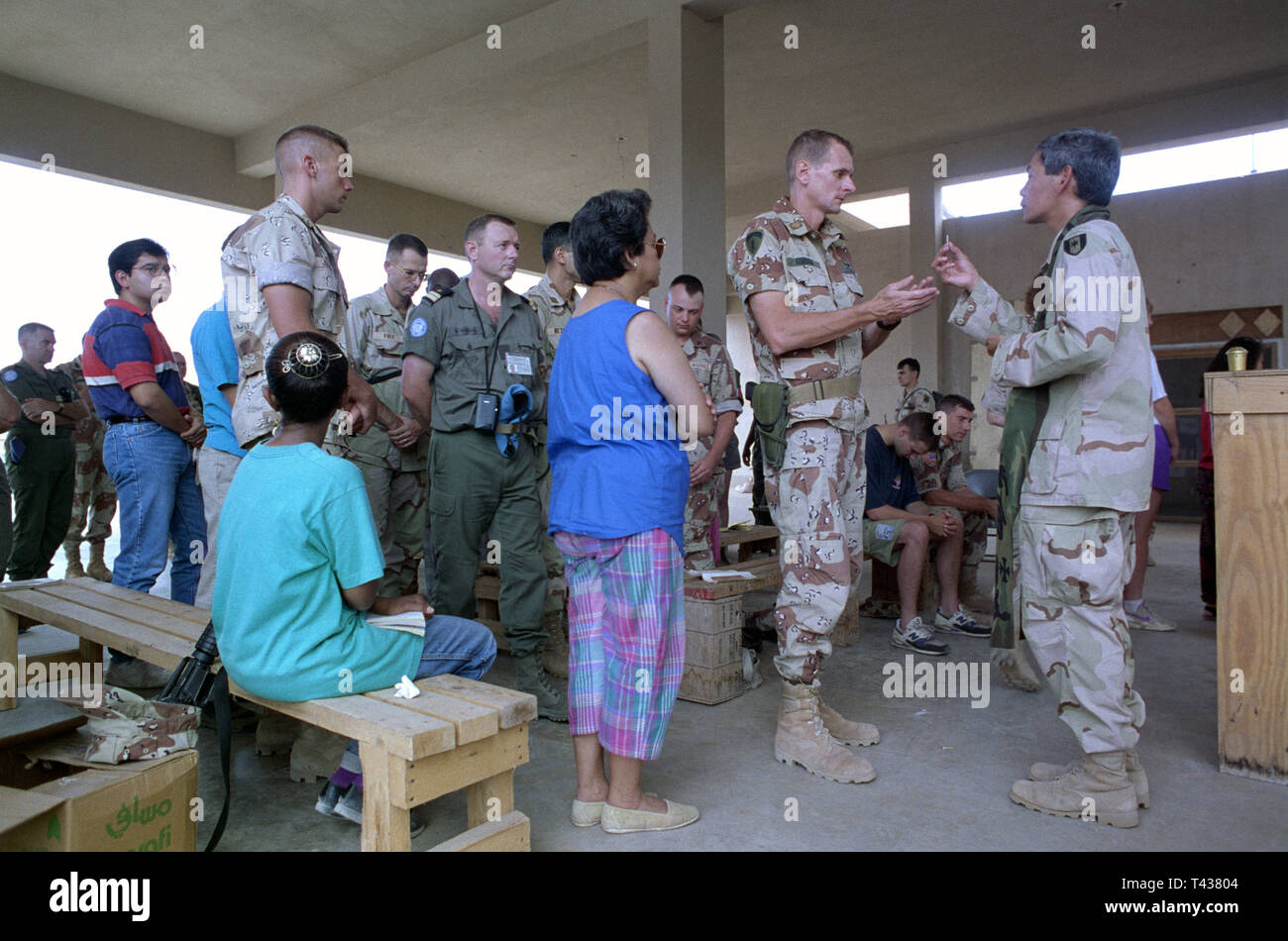 31st October 1993 Mogadishu, Somalia: a church service for U.S. forces in the UNOSOM headquarters compound, led by a chaplain with the 44th Medical Brigade. Stock Photo