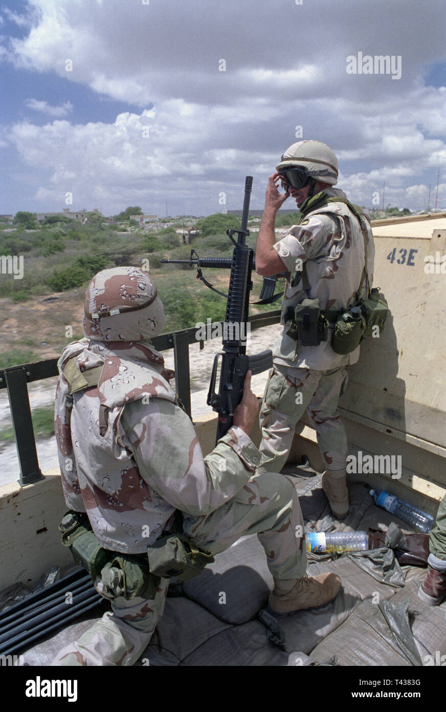 31st October 1993 U.S. Army soldiers from the USA Forces Command ride in the back of a truck on the way to 'Victory Base' on the northern outskirts of Mogadishu, Somalia. Stock Photo