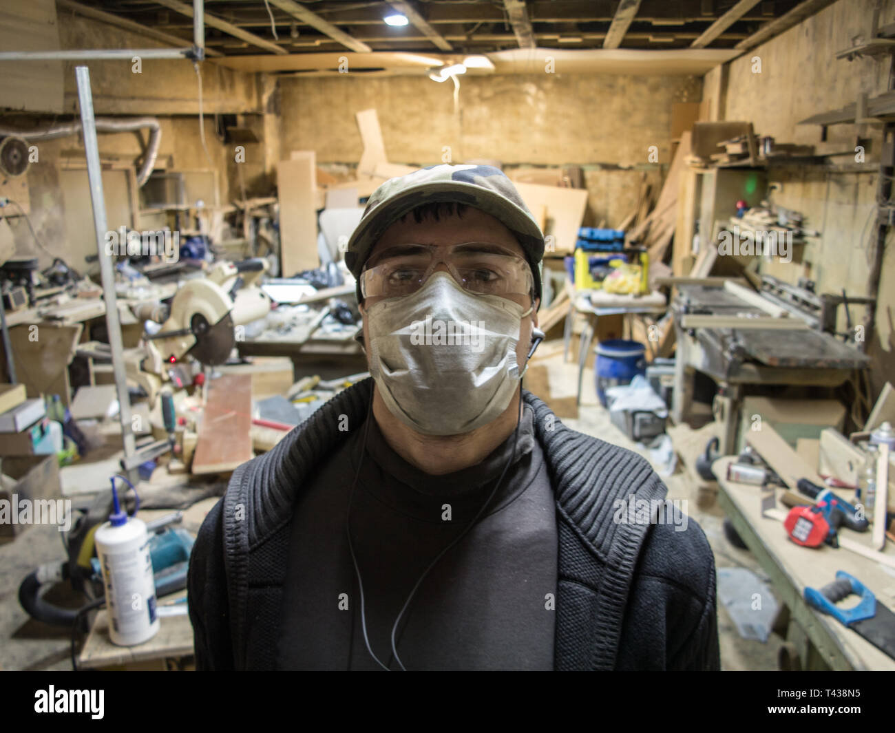 Worker at the crapentry workshop Stock Photo - Alamy