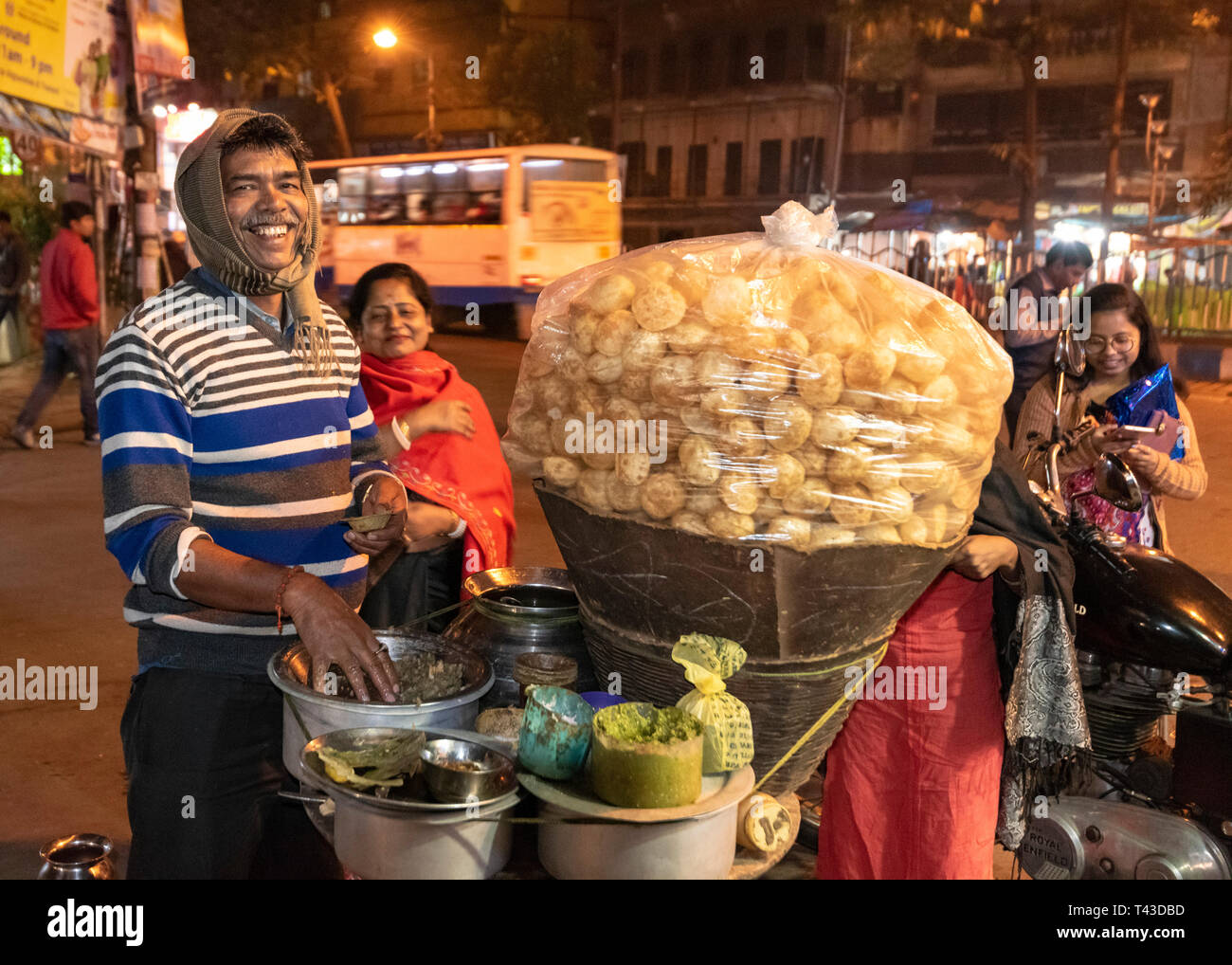 Horizontal view of a street vendor selling phuchka in Kolkata aka Calcutta, India. Stock Photo
