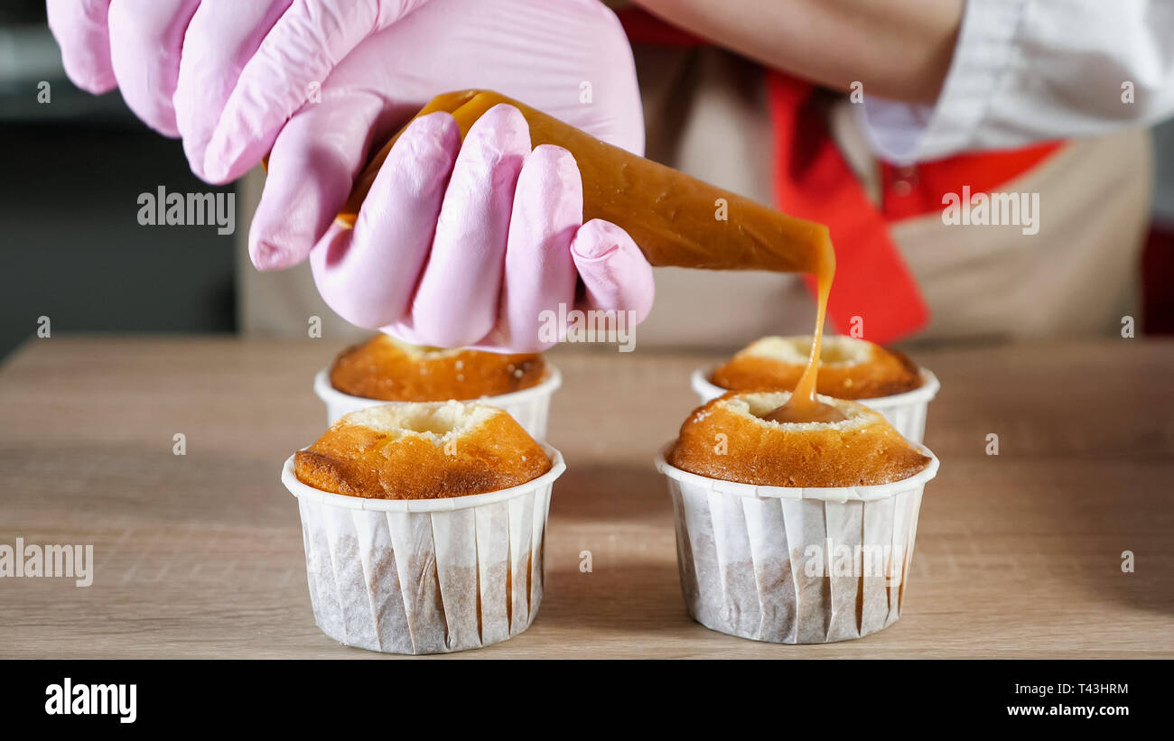 Fills filling cup cups hi-res stock photography and images - Alamy