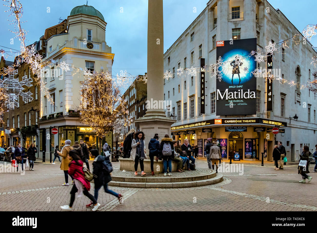 Christmas Lights At Seven Dials Busy With Shoppers And Visitors 