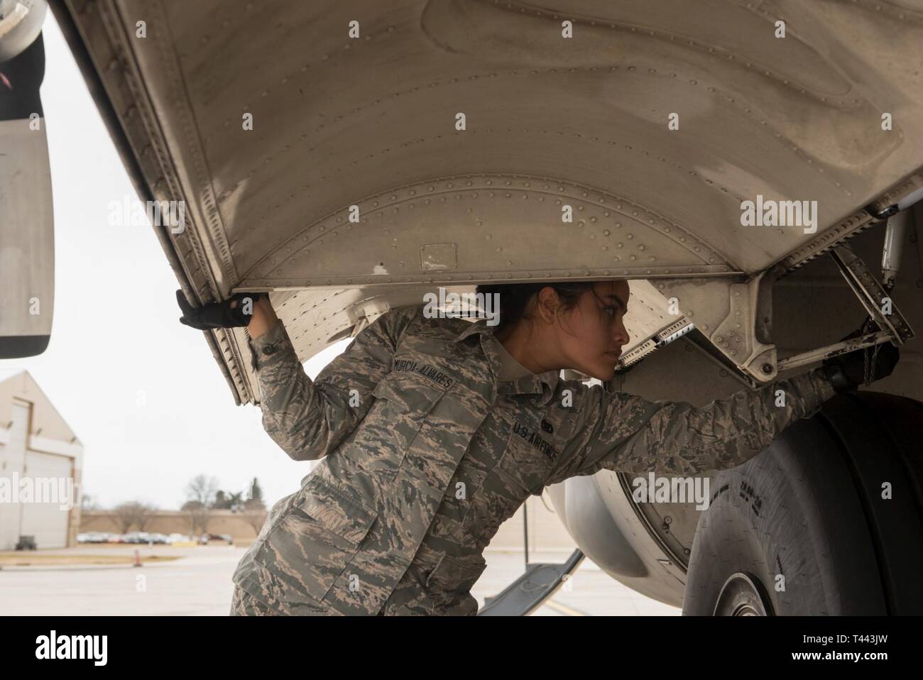 C 130 pre flight inspection hi-res stock photography and images - Alamy