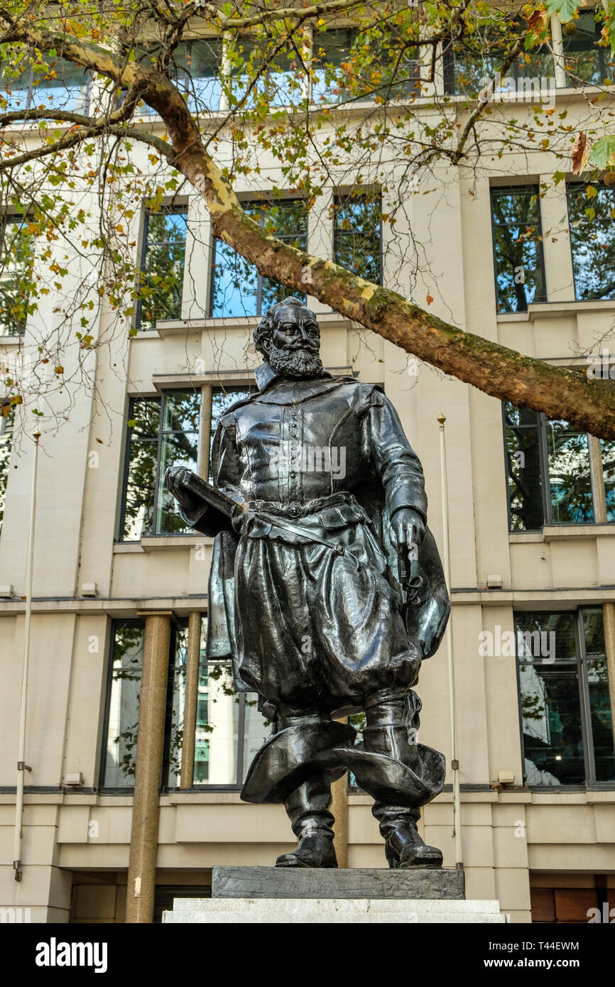 Statue of captain john smith hi-res stock photography and images - Alamy