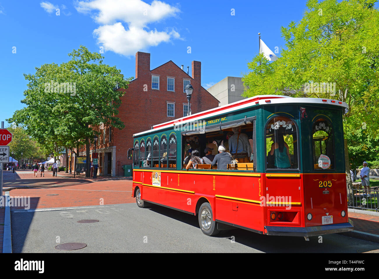 Old salem tours christmas