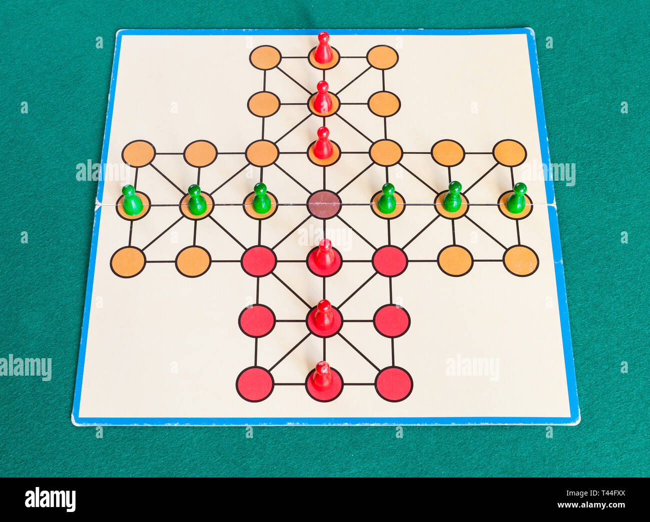 Triangle Peg Game Peg Solitaire Game Wood Peg Board Game -  Portugal