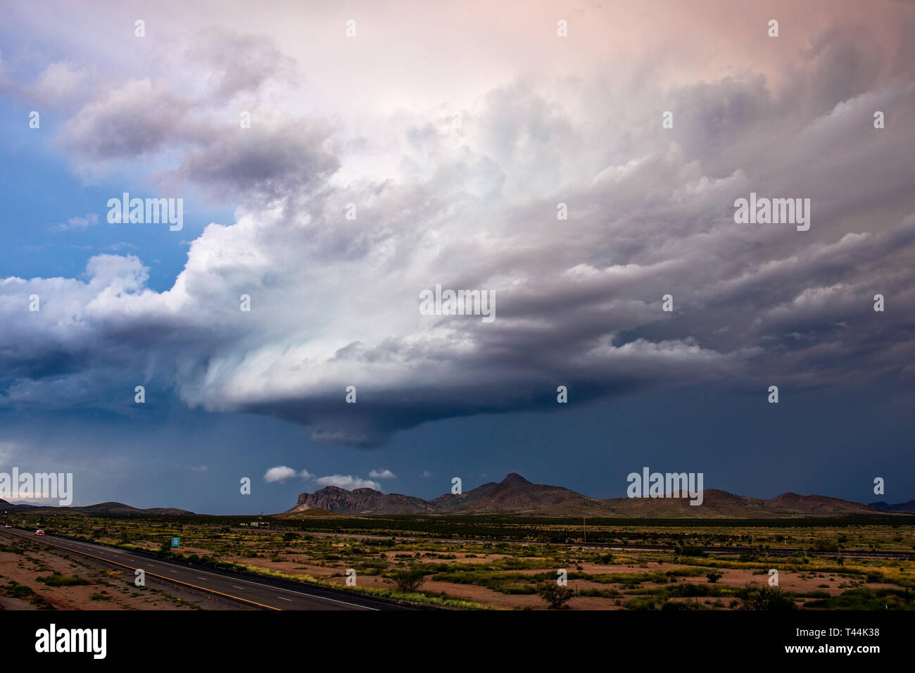 A low precipitation supercell thunderstorm over the mountains southwest of Lordsburg, New Mexico Stock Photo