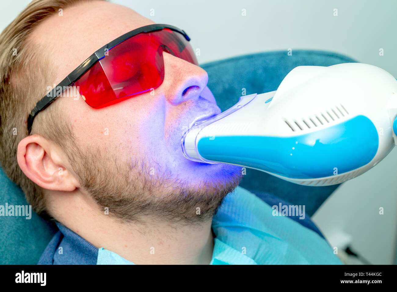 UV whitening teeth procedure. Dental care concept Stock Photo Alamy