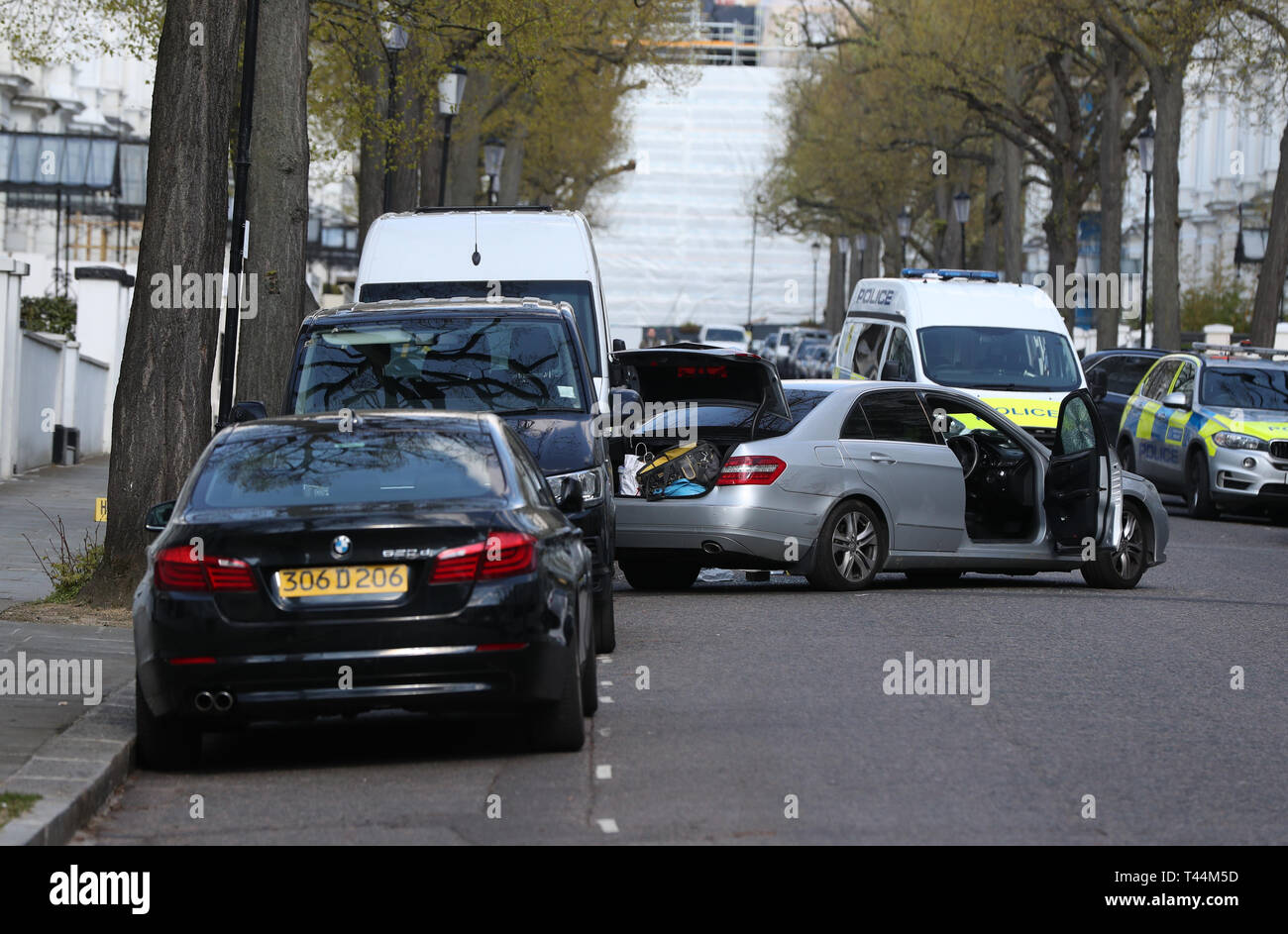Gray car parked beside Louis Vuitton store photo – Free Ukraine