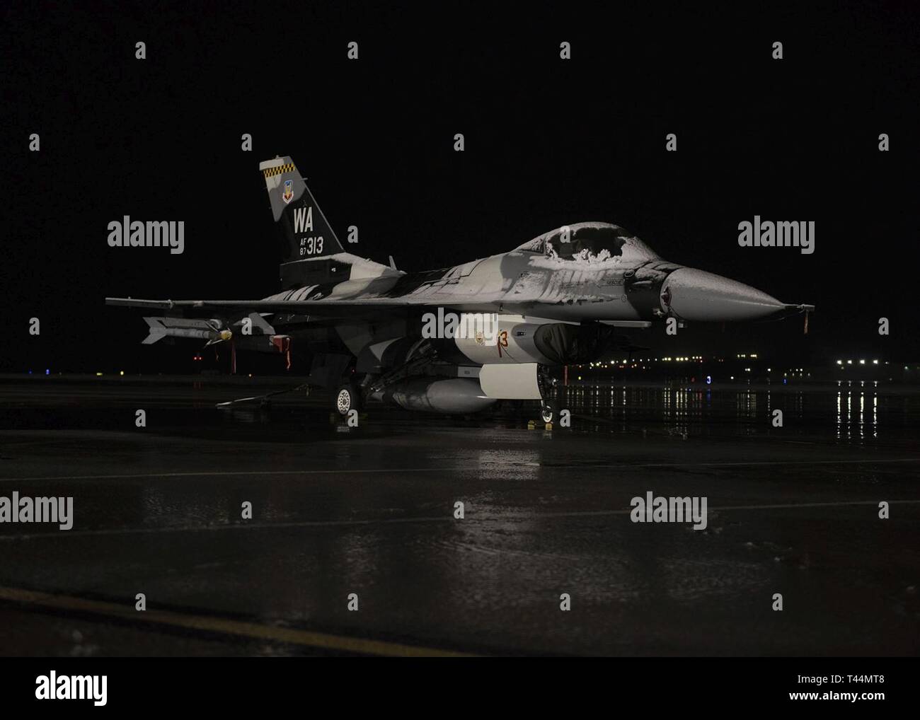 F 16 aggressors hi-res stock photography and images - Alamy