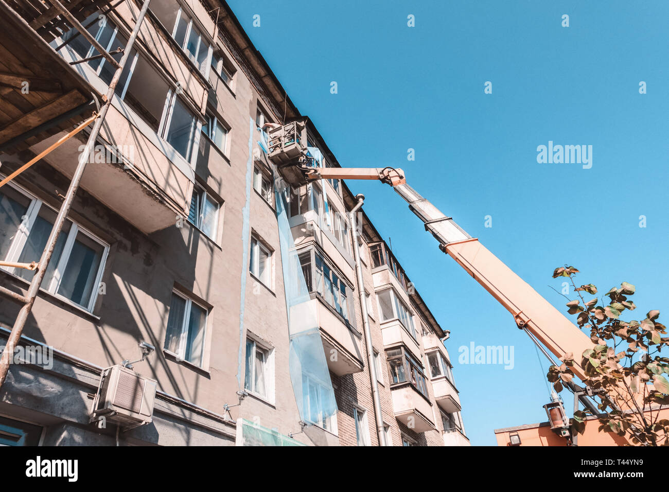 Articulated man lift hi-res stock photography and images - Alamy