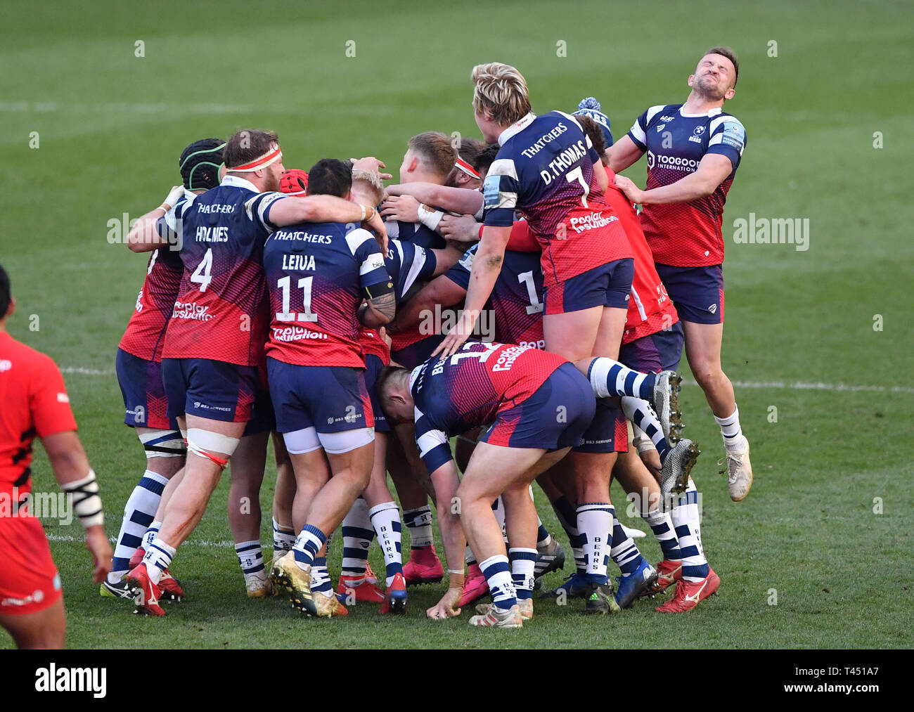 Bristol Bears players celebrate their win during the Gallagher Premiership match at Ashton Gate, Bristol. Stock Photo