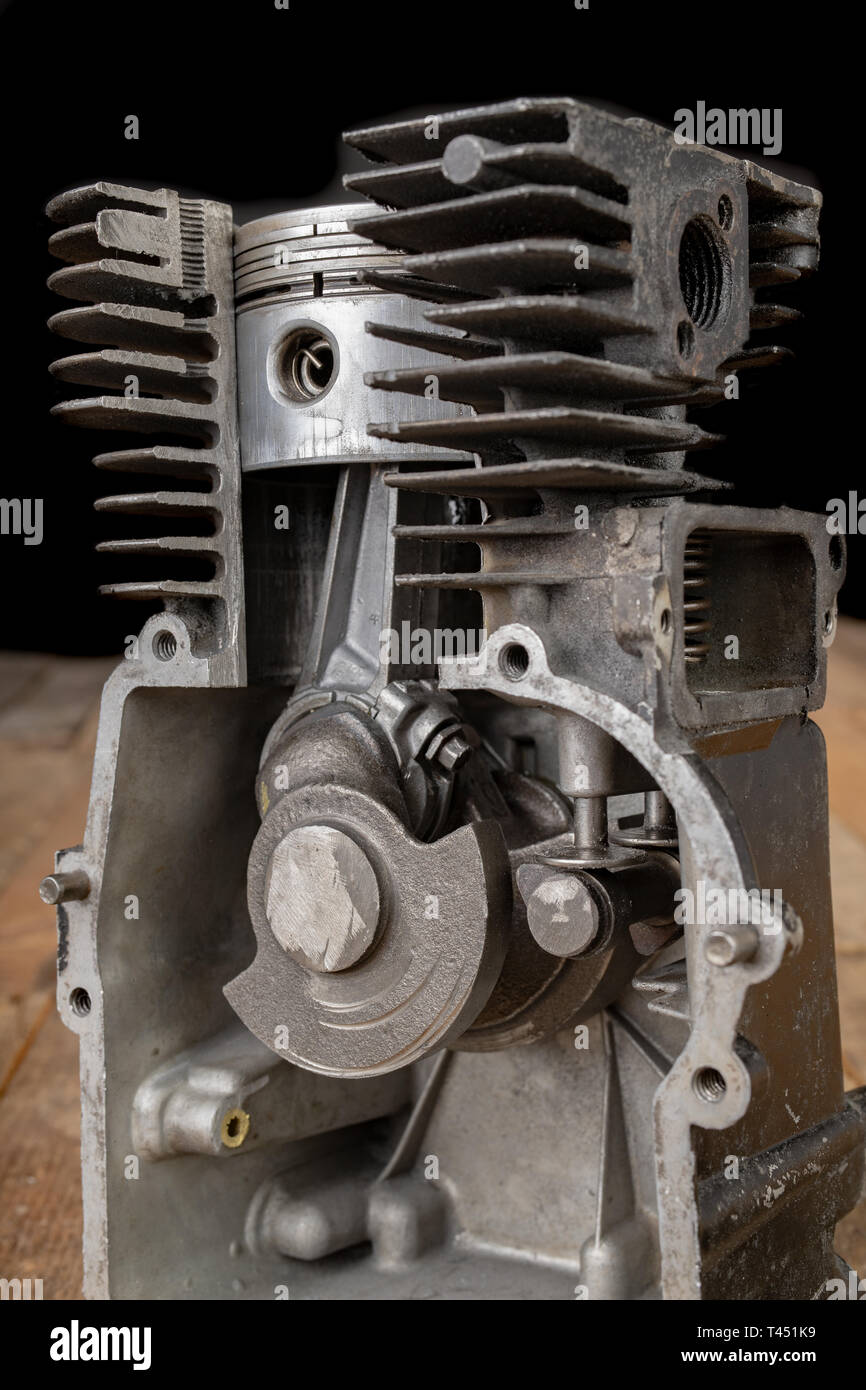 A four-stroke gasoline engine in section. The interior of a single-cylinder  internal combustion engine. Dark background Stock Photo - Alamy