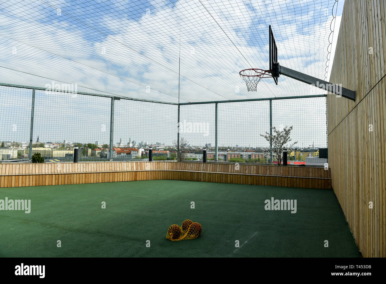 Berlin, Germany. 10th Apr, 2019. A basketball court on the roof terrace of  the newly opened headquarters of Zalando Campus in Valeska-Gert-Straße. The  campus consists of 12 buildings with currently 6000 employees.